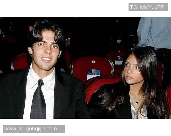 足球明星球员的女友们:她们背后的故事与生活揭秘