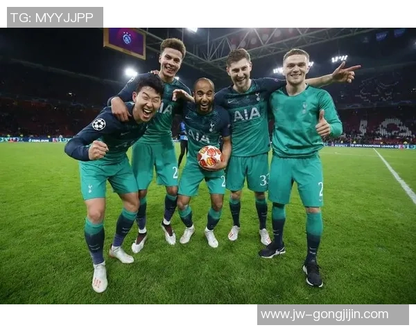 足球明星莫拉斯的传奇之路与辉煌成就揭秘